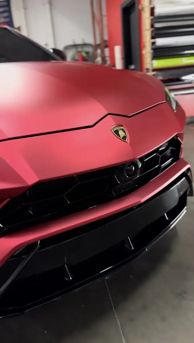 Satin Chrome Prismatic Red — Lamborghini Urus