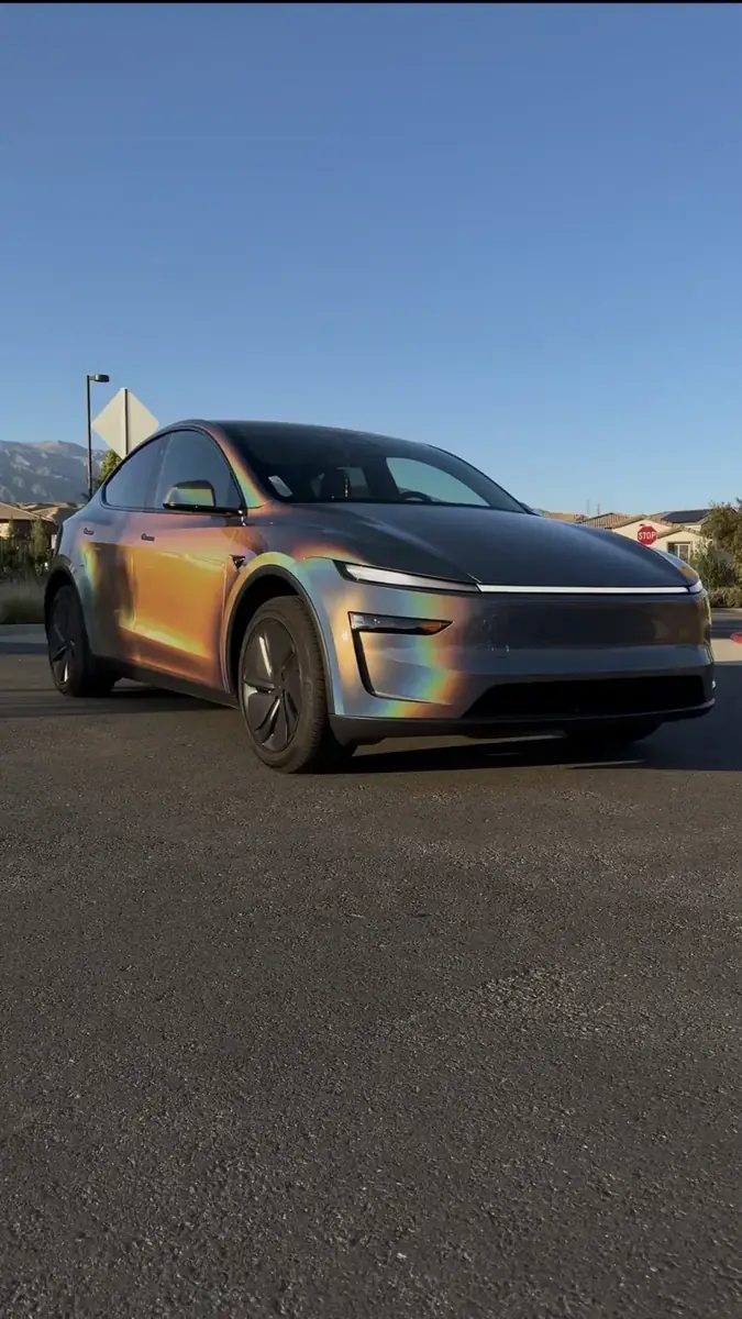 Gloss Flip psychedelic — Tesla MODEL Y